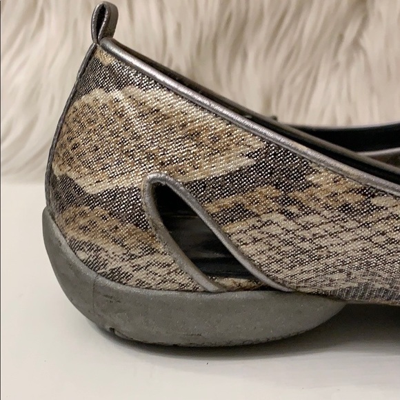 Stuart Weitzman Metallic Snakeskin Loafer Flats - Picture 11 of 13